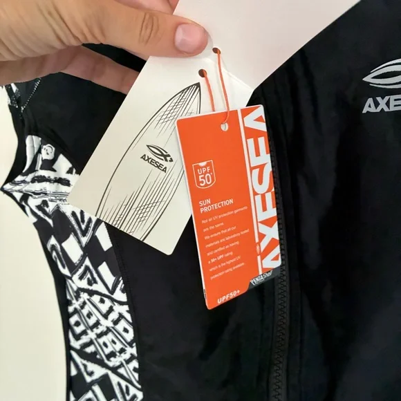 Axesea UPF 50+ Coverage Modest Black One-Piece Swimsuit Short Sleeve Size 10 NWT - Picture 3 of 8